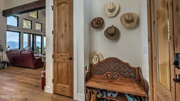 100 Little Den RD, Murphy, NC 28906