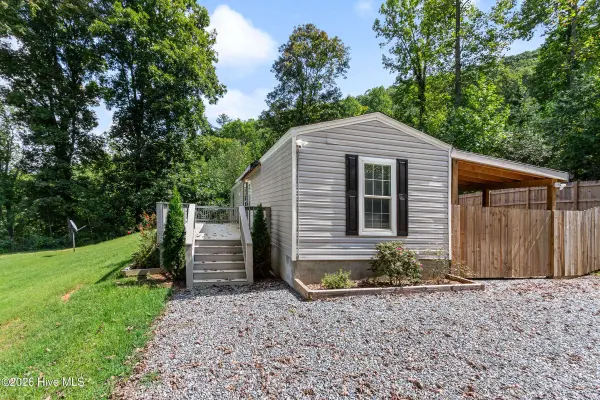 85 Wounded Knee LN, Hayesville, NC 28904