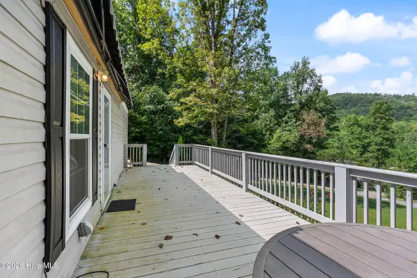 85 Wounded Knee LN, Hayesville, NC 28904