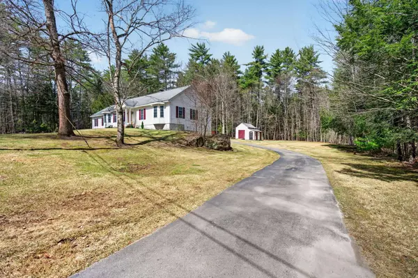 3 Belmont LN, Amherst, NH 03031