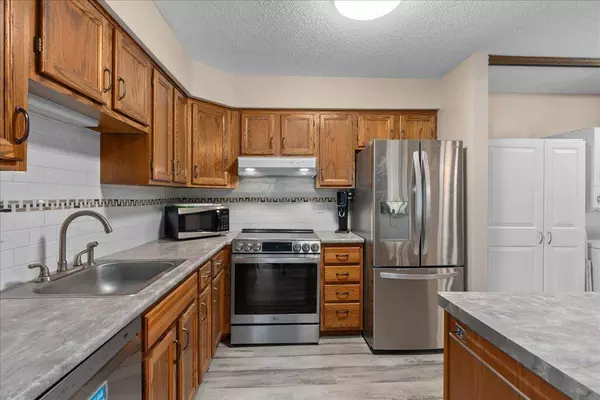 7079 Robinwood TRL, Woodbury, MN 55125