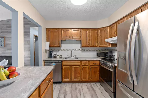 7079 Robinwood TRL, Woodbury, MN 55125