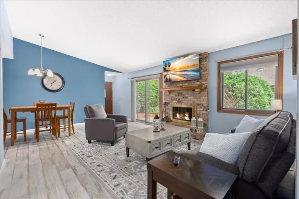 7079 Robinwood TRL, Woodbury, MN 55125