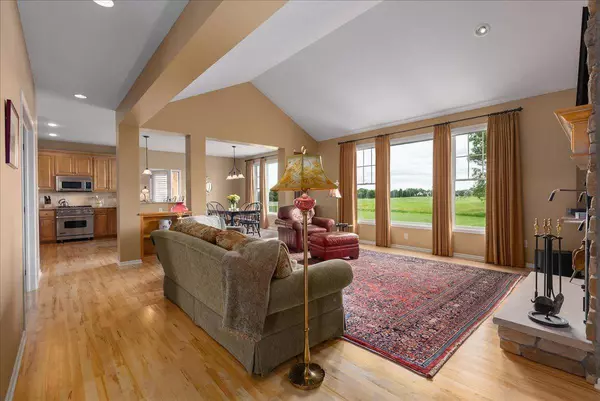 238 Muirfield TRL, Hudson, WI 54016