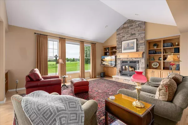 238 Muirfield TRL, Hudson, WI 54016