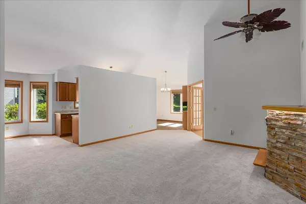 2228 White Pine CT, Hudson, WI 54016