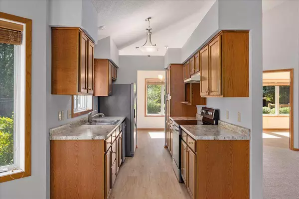 2228 White Pine CT, Hudson, WI 54016