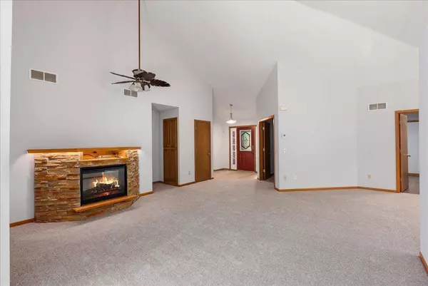 2228 White Pine CT, Hudson, WI 54016