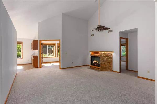 2228 White Pine CT, Hudson, WI 54016