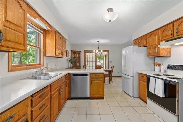 908 Bluebird CT N, North Hudson, WI 54016