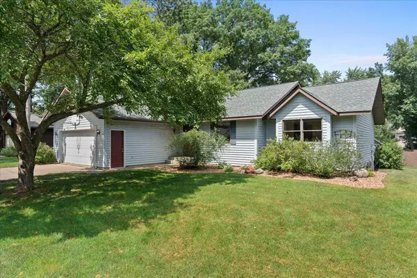 908 Bluebird CT N, North Hudson, WI 54016