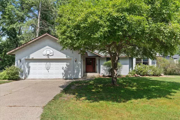 908 Bluebird CT N, North Hudson, WI 54016