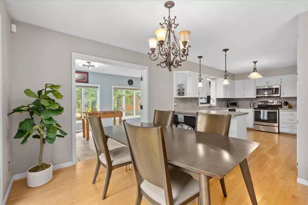 1376 Valley Creek DR, New Richmond, WI 54017