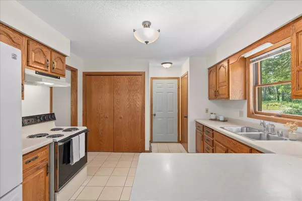 908 Bluebird CT N, North Hudson, WI 54016