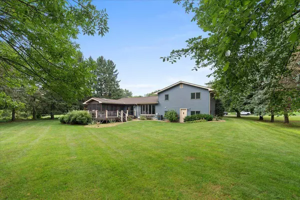 1376 Valley Creek DR, New Richmond, WI 54017