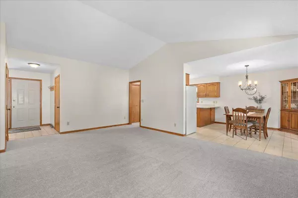 908 Bluebird CT N, North Hudson, WI 54016