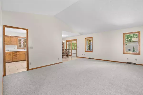 908 Bluebird CT N, North Hudson, WI 54016