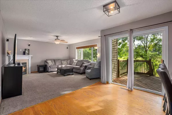 6933 Prairie CT S, Cottage Grove, MN 55016