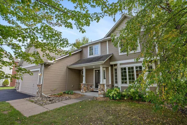 6933 Prairie CT S, Cottage Grove, MN 55016