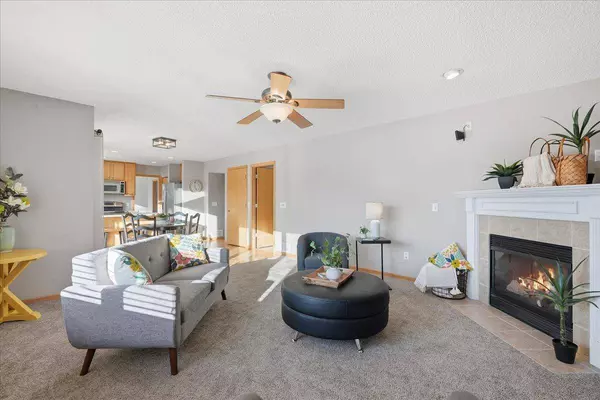 6933 Prairie CT S, Cottage Grove, MN 55016