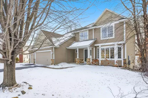 6933 Prairie CT S, Cottage Grove, MN 55016