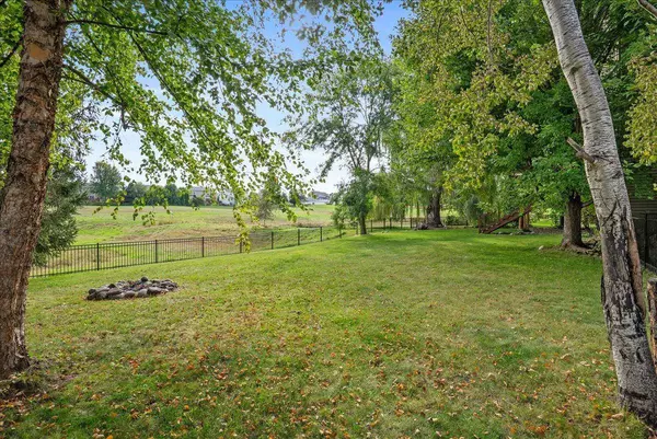 6933 Prairie CT S, Cottage Grove, MN 55016