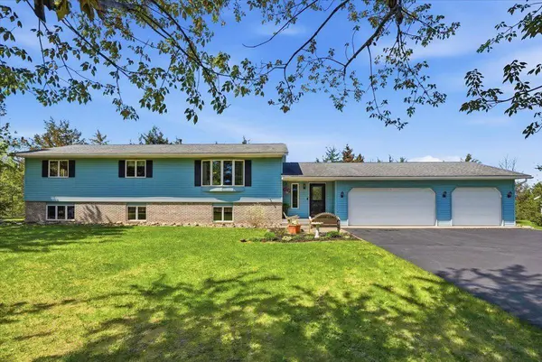 1087 Tanney LN, Hudson, WI 54016