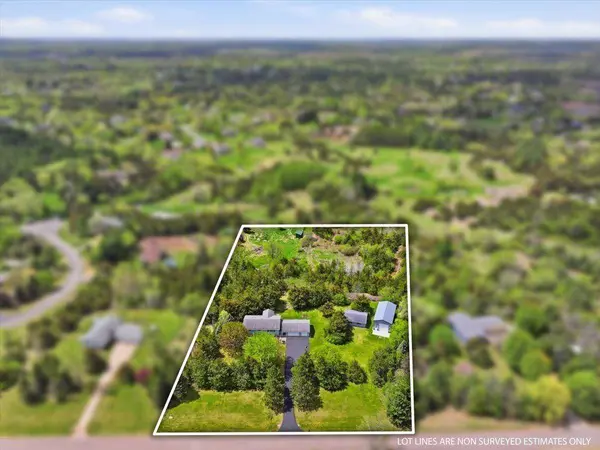 1087 Tanney LN, Hudson, WI 54016