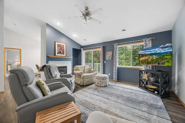 210 Heritage LN, Circle Pines, MN 55014