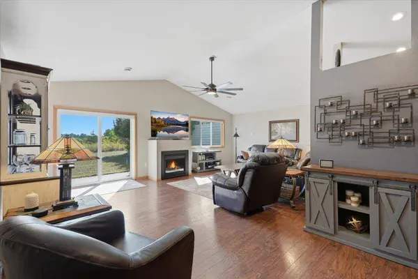 919 Waxon LN, Hudson, WI 54016