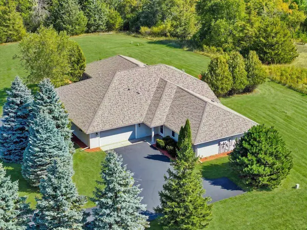 919 Waxon LN, Hudson, WI 54016