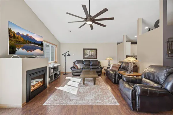 919 Waxon LN, Hudson, WI 54016