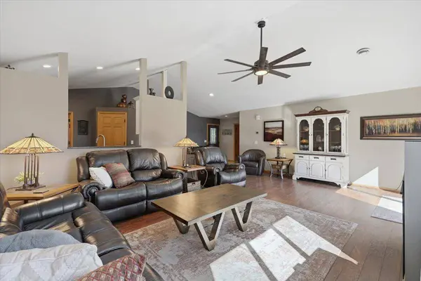 919 Waxon LN, Hudson, WI 54016