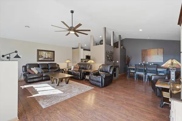 919 Waxon LN, Hudson, WI 54016
