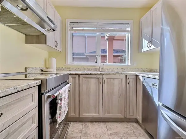 1652 Creekside Dr, Nanaimo, BC V9S 5V8