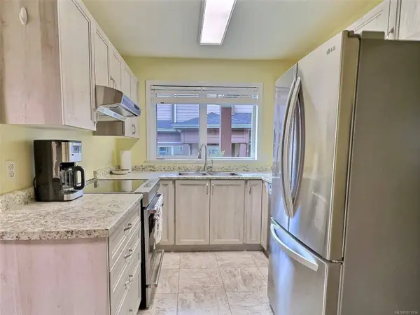 1652 Creekside Dr, Nanaimo, BC V9S 5V8