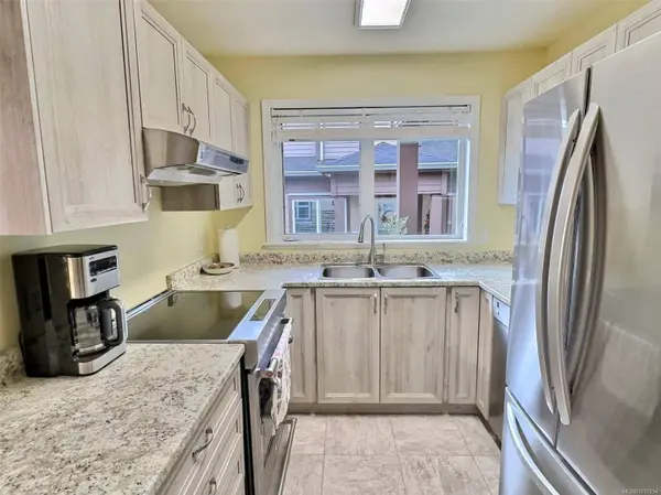 1652 Creekside Dr, Nanaimo, BC V9S 5V8