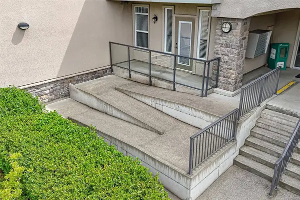 399 Wembley Rd #209, Parksville, BC V9P 0A6