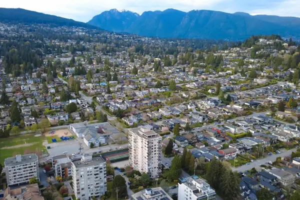 555 13 ST #1101, West Vancouver, BC V7T 2N8