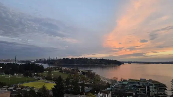 555 13 ST #1101, West Vancouver, BC V7T 2N8