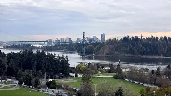 555 13 ST #1101, West Vancouver, BC V7T 2N8