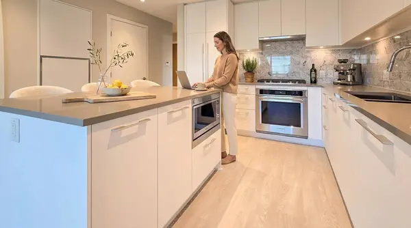 110 E 17th ST #402, North Vancouver, BC V7L 0K4