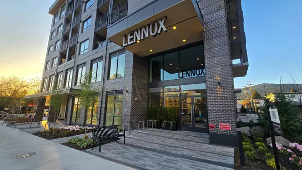 110 E 17th ST #402, North Vancouver, BC V7L 0K4
