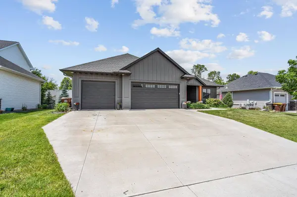 702 Eastland AVE SE, New Prague, MN 56071