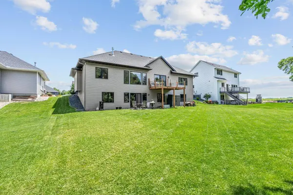 702 Eastland AVE SE, New Prague, MN 56071