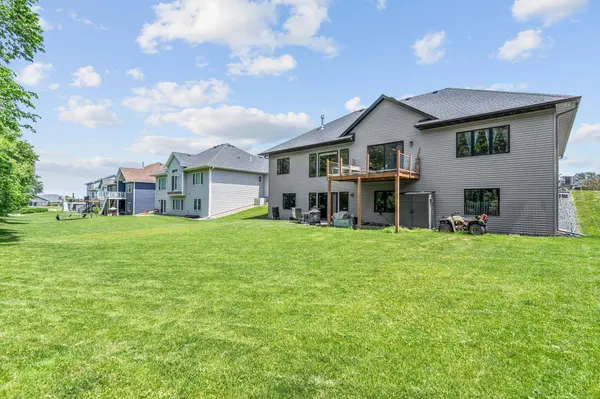 702 Eastland AVE SE, New Prague, MN 56071