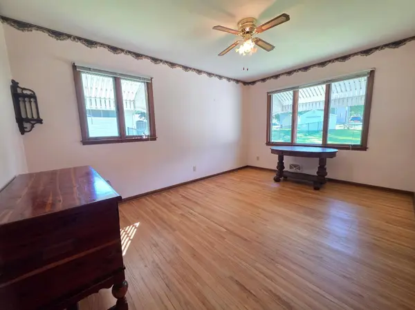 461 Division ST, Gaylord, MN 55334