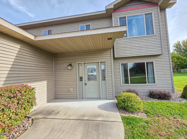 105 Taylor CIR, Le Sueur, MN 56058
