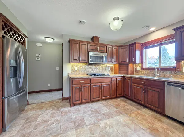 105 Taylor CIR, Le Sueur, MN 56058