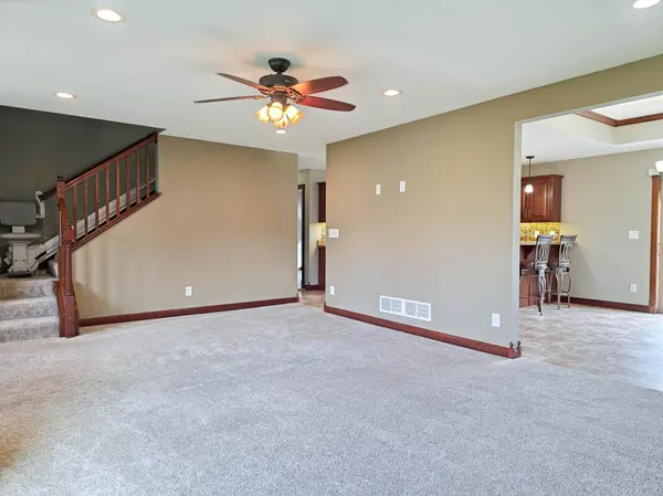105 Taylor CIR, Le Sueur, MN 56058